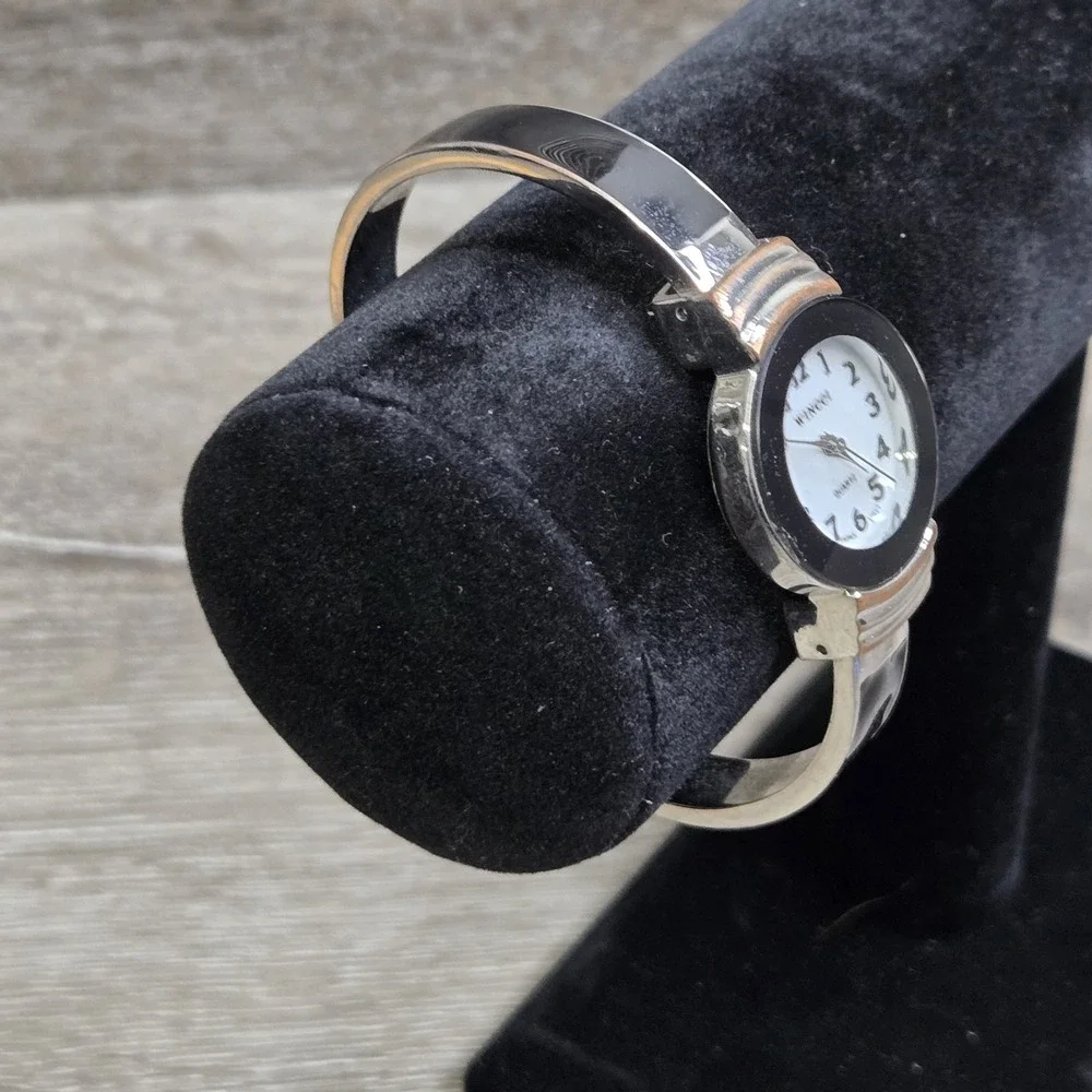 WINCCI Women's Bangle Quartz Watch Japan Movement Silver Tone Black Bezel